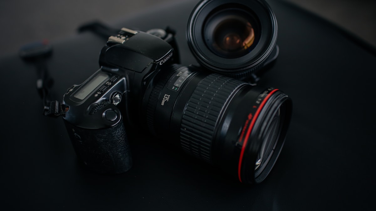 Appareil photo reflex et objectif loués entre particuliers