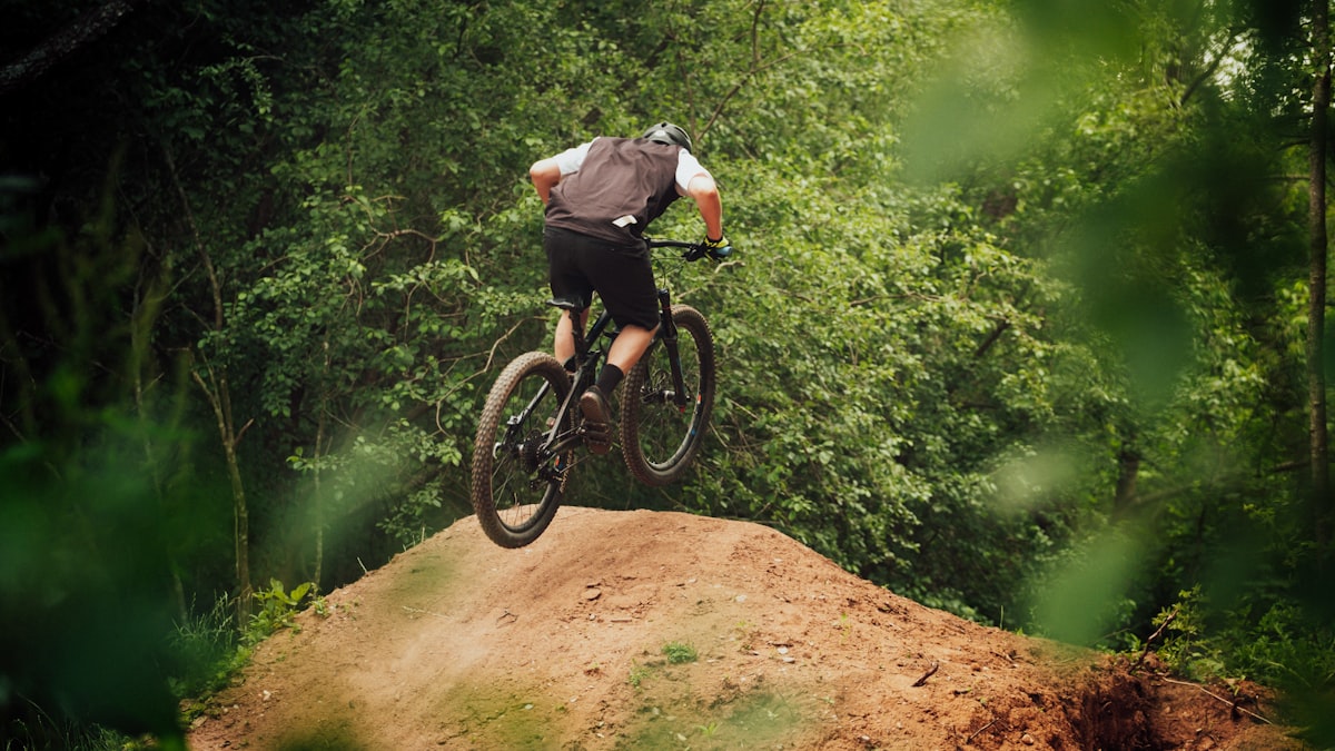 VTT loué entre particuliers sur un sentier de montagne