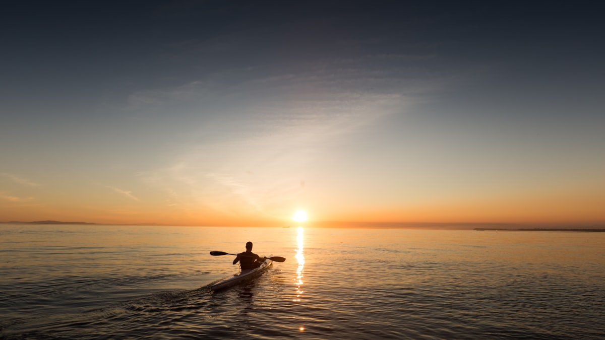 Sortie en kayak au coucher du soleil avec du matériel loué